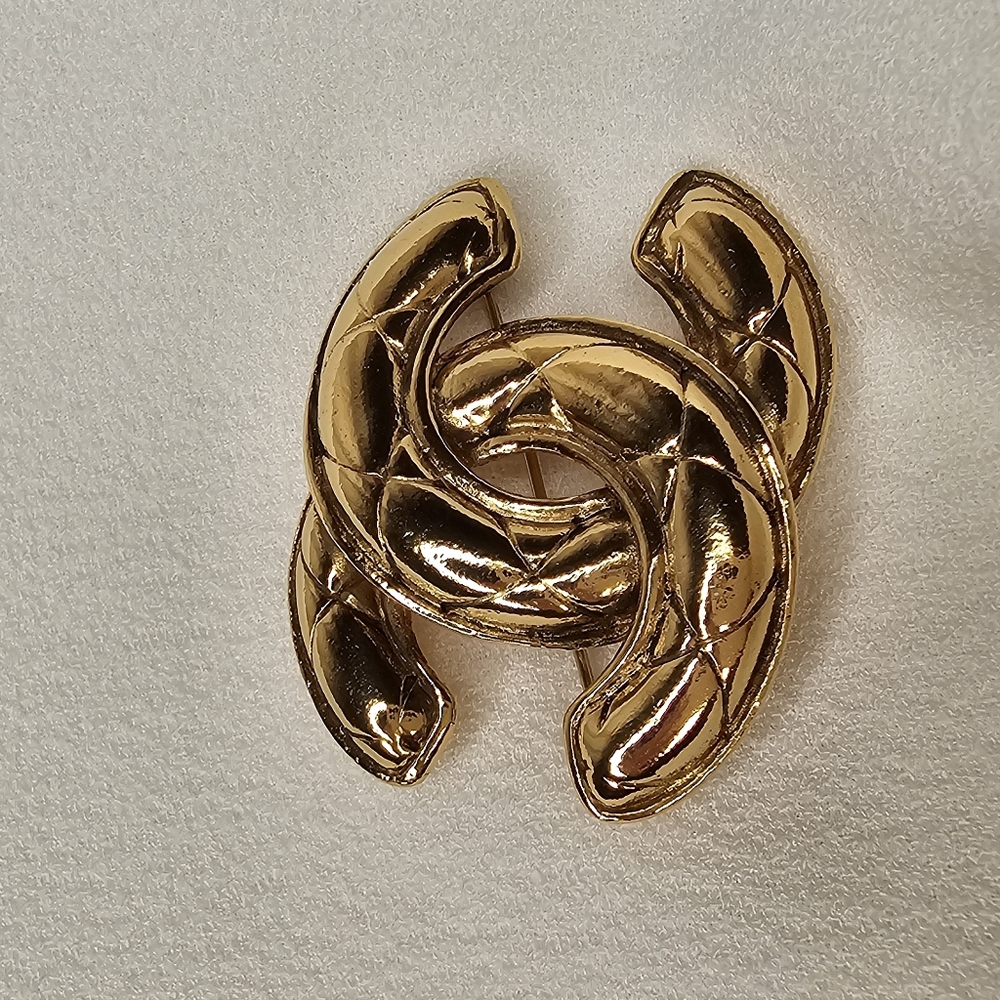 CHANEL Iconic Vintage Brooch - Picture 4 of 13